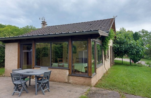 Velle-sur-Moselle Cottage | Quiet house, 2 bedrooms, terrace, pets allowed, parking, EV charging