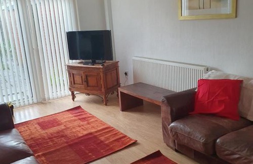 Marston Green House | Quiet house 8 mins from NEC/AIRPORT