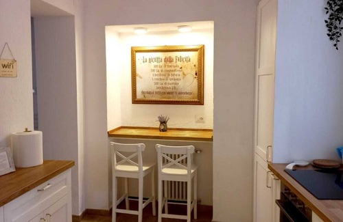 Posillipo House | Quiet house a stone's throw from the sea at Posillipo with 5 beds and two bathrooms.