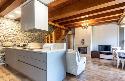 Otanes Apartment | Quiet house in Otañes, near beaches, hiking, WIFI, free parking