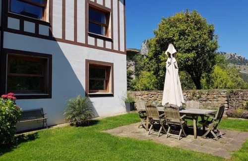 Otanes Apartment | Quiet house in Otañes, near beaches, hiking, WIFI, free parking