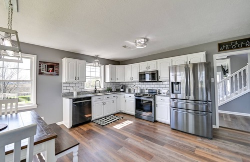 Berry House | Quiet Kentucky Vacation Rental w/Hot Tub
