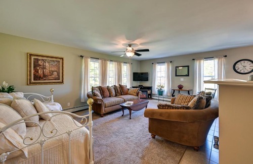 Killingworth Apartment | Quiet Killingworth Rental with Deck and Grill!