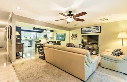 Willis House | Quiet Lake Conroe Townhome with Water-View Deck
