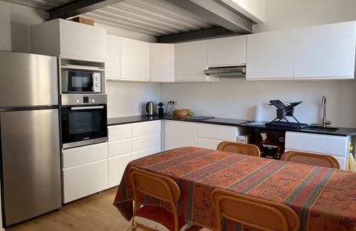 Le Camas Apartment | Quiet location in the heart of Marseille, near La Plaine and Cours Julien.