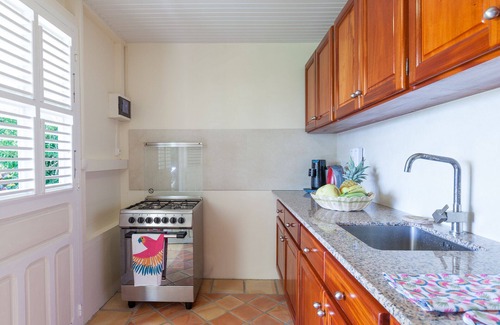 Le Robert House | Quiet lodge overlooking the sea