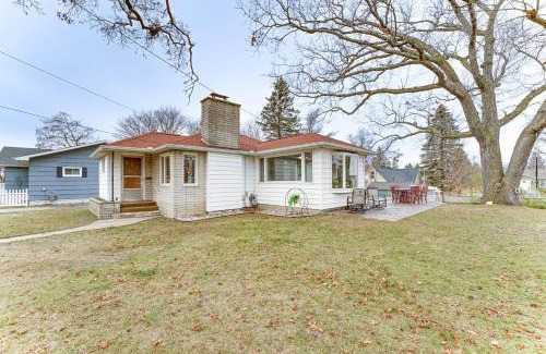 Manistee House | Quiet Manistee Home with Patio Less Than 1 Mi to Beaches!