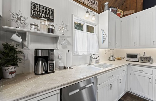 Cedar Glen Cabin | Quiet mountain getaway! Come relax in our cozy cabin surrounded by trees.
