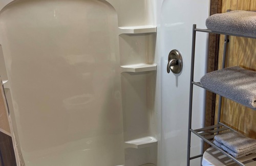 Carrizo Springs Cabin | Quiet, Peaceful centrally located cabin