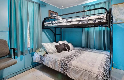 Steinhatchee Cabin | Quiet Pet Friendly Cabin Near Boatramp with Large Fenced Yard