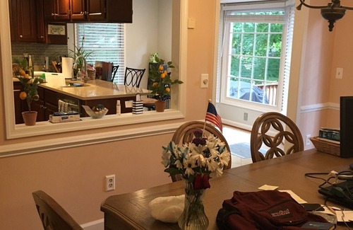 Lake Barcroft House | Quiet & private 3-bedroom close to Arlington/DC