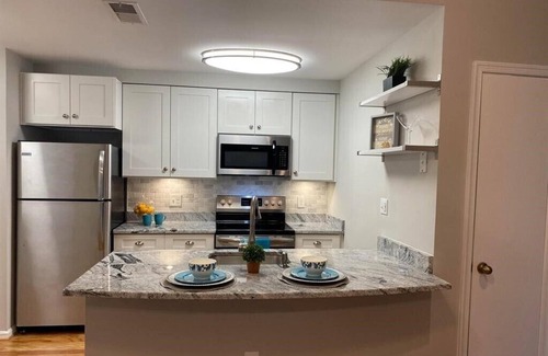 Mount Vernon Condo | Quiet Private Apartment to Relax. Near Ft Belvoir, George Washington's Mt Vernon