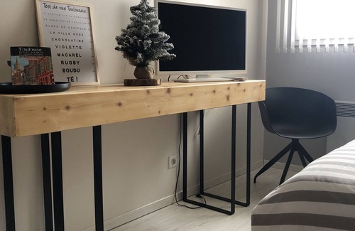 Labege House | QUIET, PRIVATE CHAMBRE D'HOTE