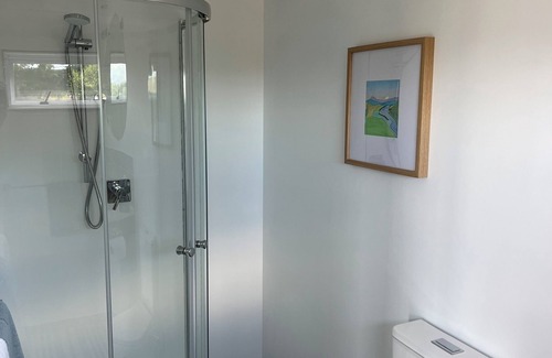 Puketapu Cabin | Quiet, private Cosy Cabin with en-suite. Access to bike paths, river and pub.