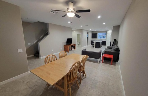 Chandler House | Quiet Private Room with Walk-in Closet, Pool, Grill