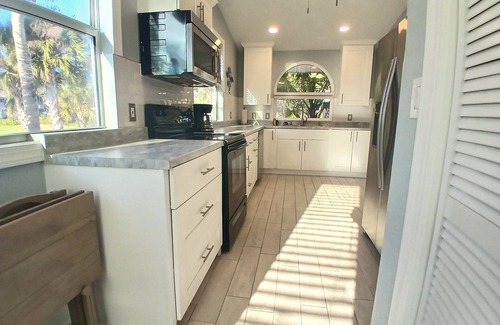 Bonita Shores Cottage | Quiet Quaint Cottage Right on Gulf Access Imperial River Close To Everything