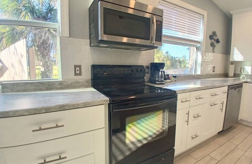 Bonita Shores Cottage | Quiet Quaint Cottage Right on Gulf Access Imperial River Close To Everything