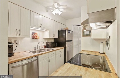 Annandale Condo | Quiet, Remodeled 1BR/1BA Condo in Annandale, VA w/pool near DC
