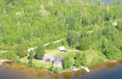 Temagami House | Quiet, Remote, Winter Getaway, fully serviced Lakefront home