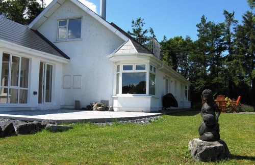 Carrowmoreknock House | Quiet, romantic family cottage, shores of Lake Corrib, Connemara, Co Galway