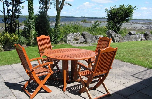 Carrowmoreknock House | Quiet, romantic family cottage, shores of Lake Corrib, Connemara, Co Galway