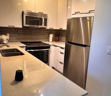 Hurontario House | Quiet Room In A Guest House