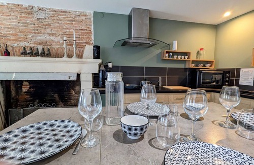 Meunet-Planches Cottage | Quiet rustic house with garden and fireplace near Châteauroux