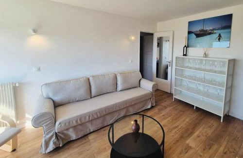 Le Mourillon Apartment | Quiet, sea view terrace, parking, air conditioning, beach, x6
