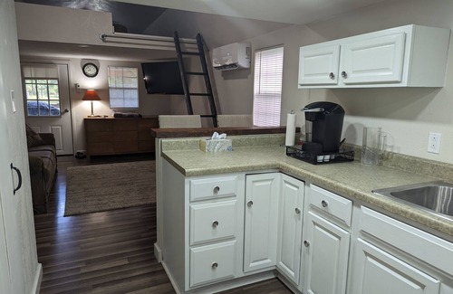 Yukon Cabin | Quiet, secluded tiny house that sleeps 6 +