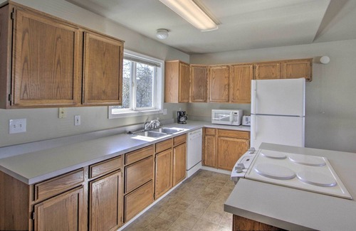 Sequim House | Quiet Sequim Home - Walk to Dining & Festivals!