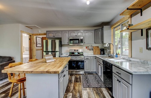 Osage Cabin | Quiet Shell River Cabin with Sauna