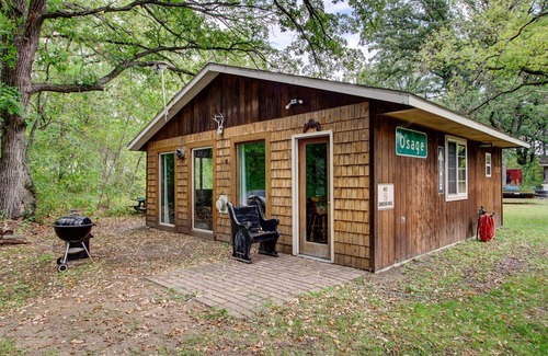 Osage Cabin | Quiet Shell River Cabin with Sauna