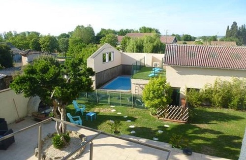 Cologne House | Quiet, spacious B&B with swimming pool and large terrace.