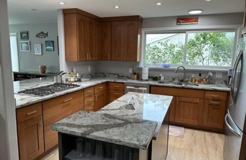 South Addition House | Quiet, spacious, modern home walking distance to Downtown Anchorage