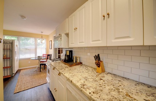St. Charles Cottage | Quiet St Charles Cottage w/Patio & 4 Acres