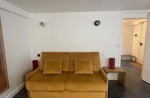 Joinville-le-Pont Apartment | Quiet studio in detached house