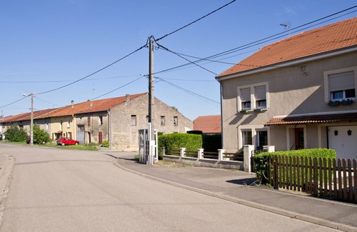Flocourt Apartment | QUIET STUDIO IN THE COUNTRYSIDE, Pets welcome! Playroom,