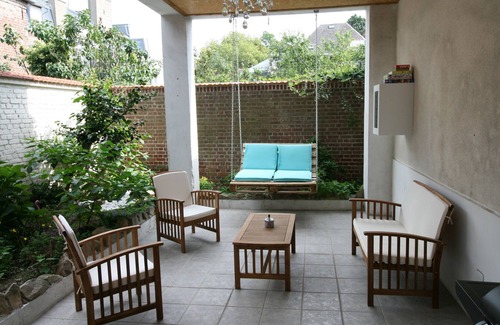 Saint-Quentin Apartment | Quiet studio with courtyard view - wifi, terrace and free parking