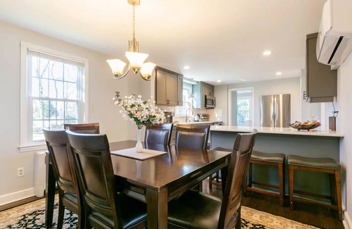 Fairfield House | Quiet suburban home close to Fairfield beaches and universities