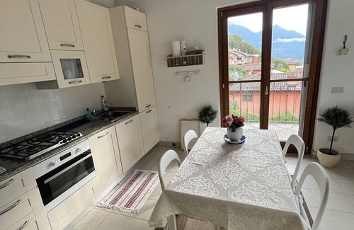 Cima House | Quiet sunny apartment with great panoramic terrace.