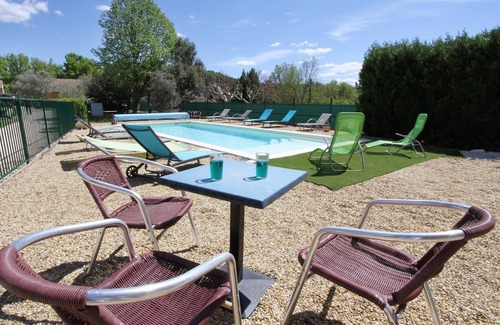 Salavas Cottage | Quiet surrounded by nature, heated pool - Gîte Le tournesol