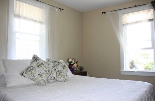 Linwood House | Quiet & Tasteful 1920's Home in Desirable Linwood