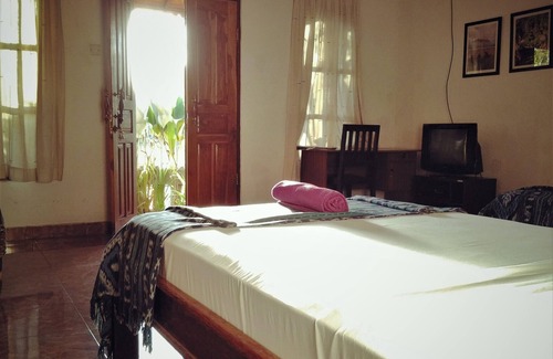 Tukad Mungga Bed & Breakfast | Quiet Twin Room Overlooking the Ricefields located in Lovina on the North Coast