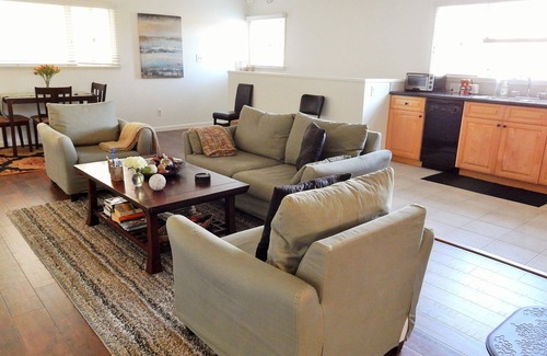 Valley Village Apartment | Quiet Valley Village, 1 BR, 1 BA, apartment, located near Universal & Hollywood