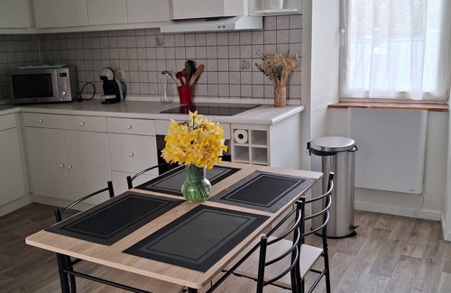 Les Martys House | Quiet village house with terrace for 4 people
