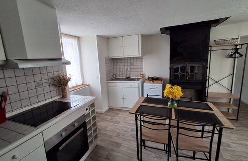 Les Martys House | Quiet village house with terrace for 4 people