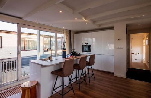 Municipality of Aalsmeer Boat Rental | Quiet Waterloft near Amsterdam and Schiphol WS17