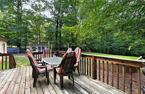 Manassas House | Quiet Wooded Retreat - Cohosted by Chau and John