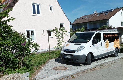Pflaumdorf Apartment | Quietly located vacation apartment with its own apiary near the train station for 5 guests