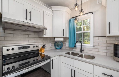 High Point House | Quietude Place · Stylish 2 Bedroom House with Full Kitchen